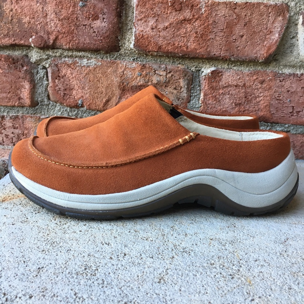 LL Bean Women’s Suede Leather Slip On Clogs Sz 7.5